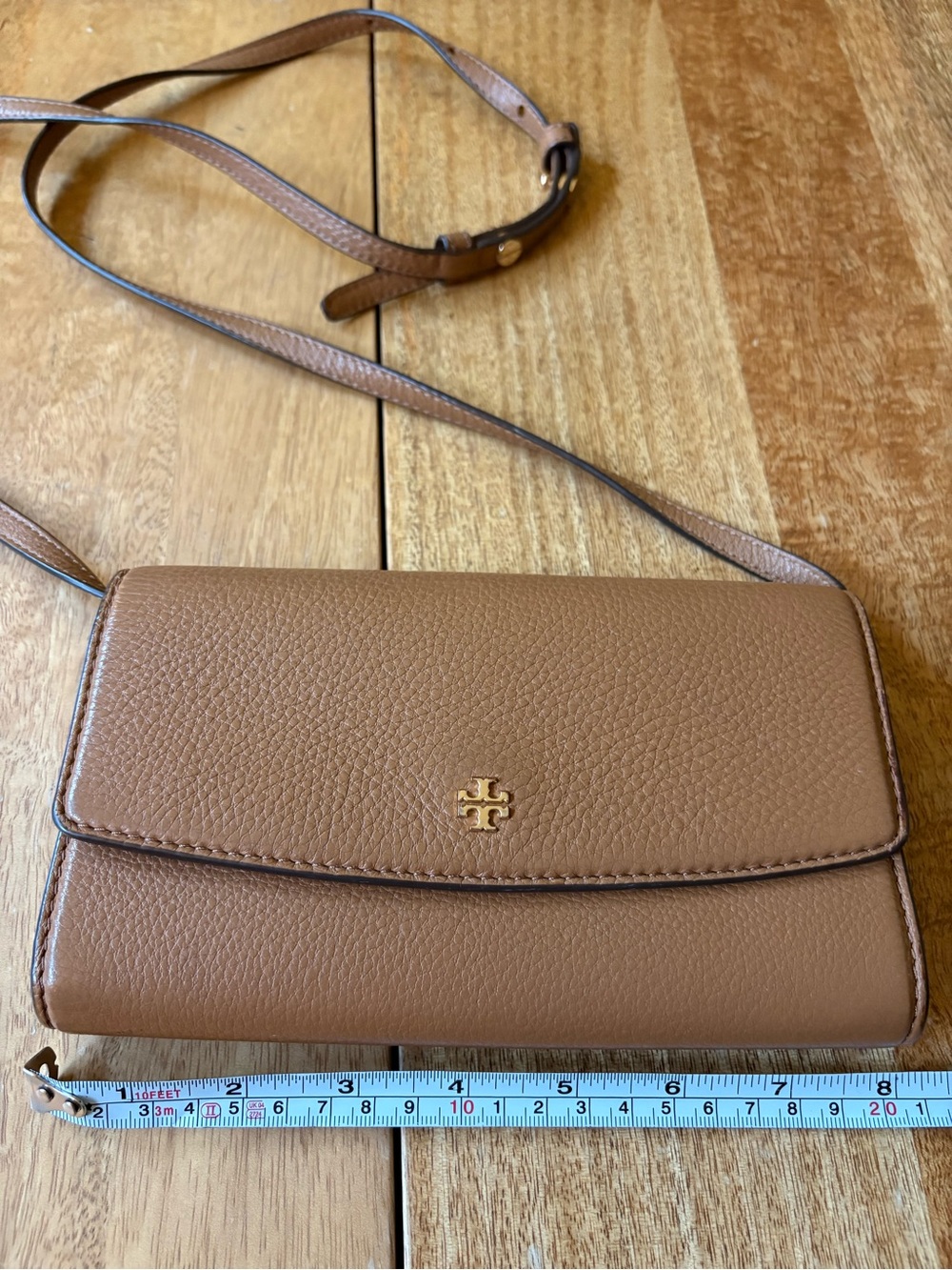 Tory Burch Pebbled camel Leather Crossbody in Warm Tan with Gold Logo - Picture 2 of 6